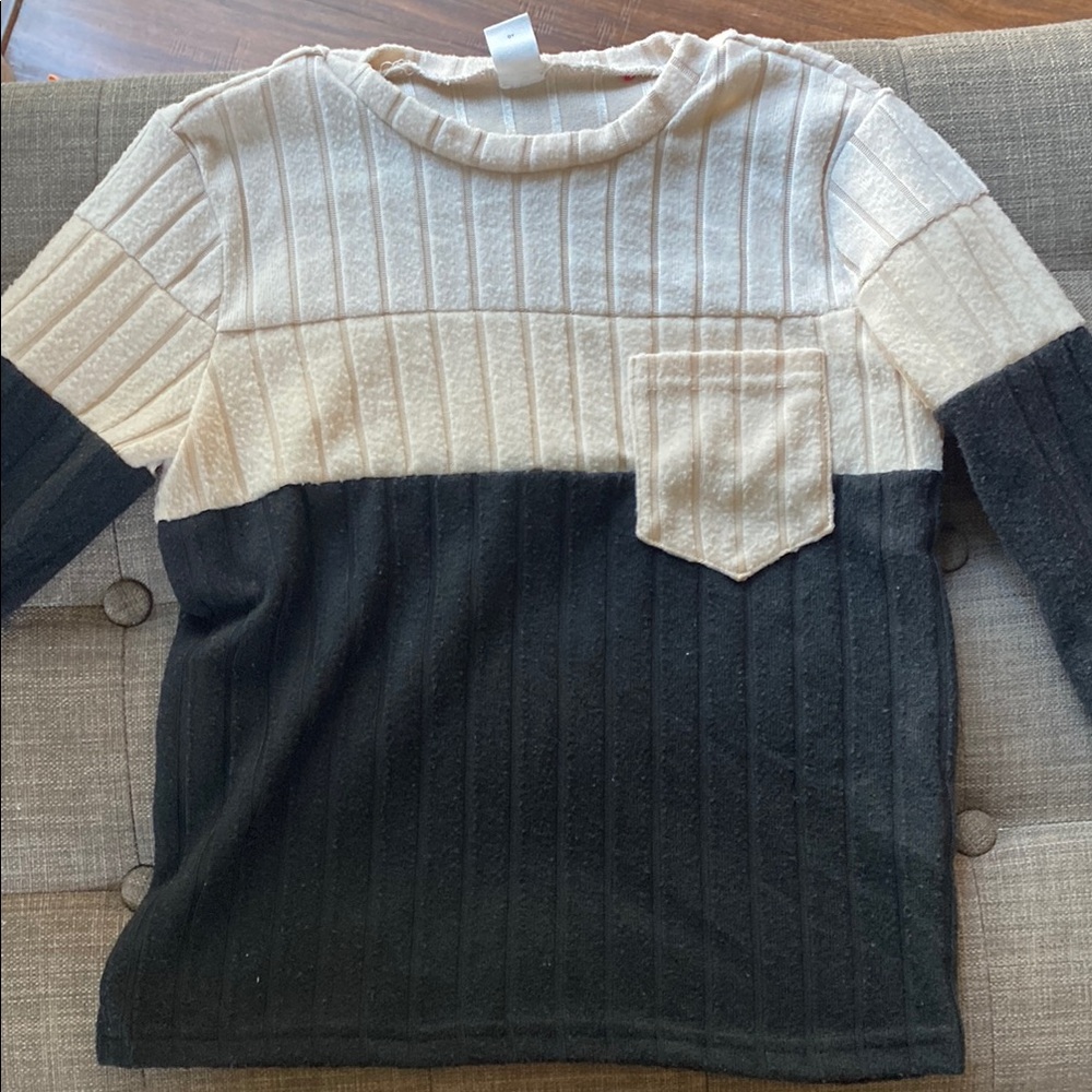 SHEIN Black and Cream Sweaters with Textured Knit Design pre loved